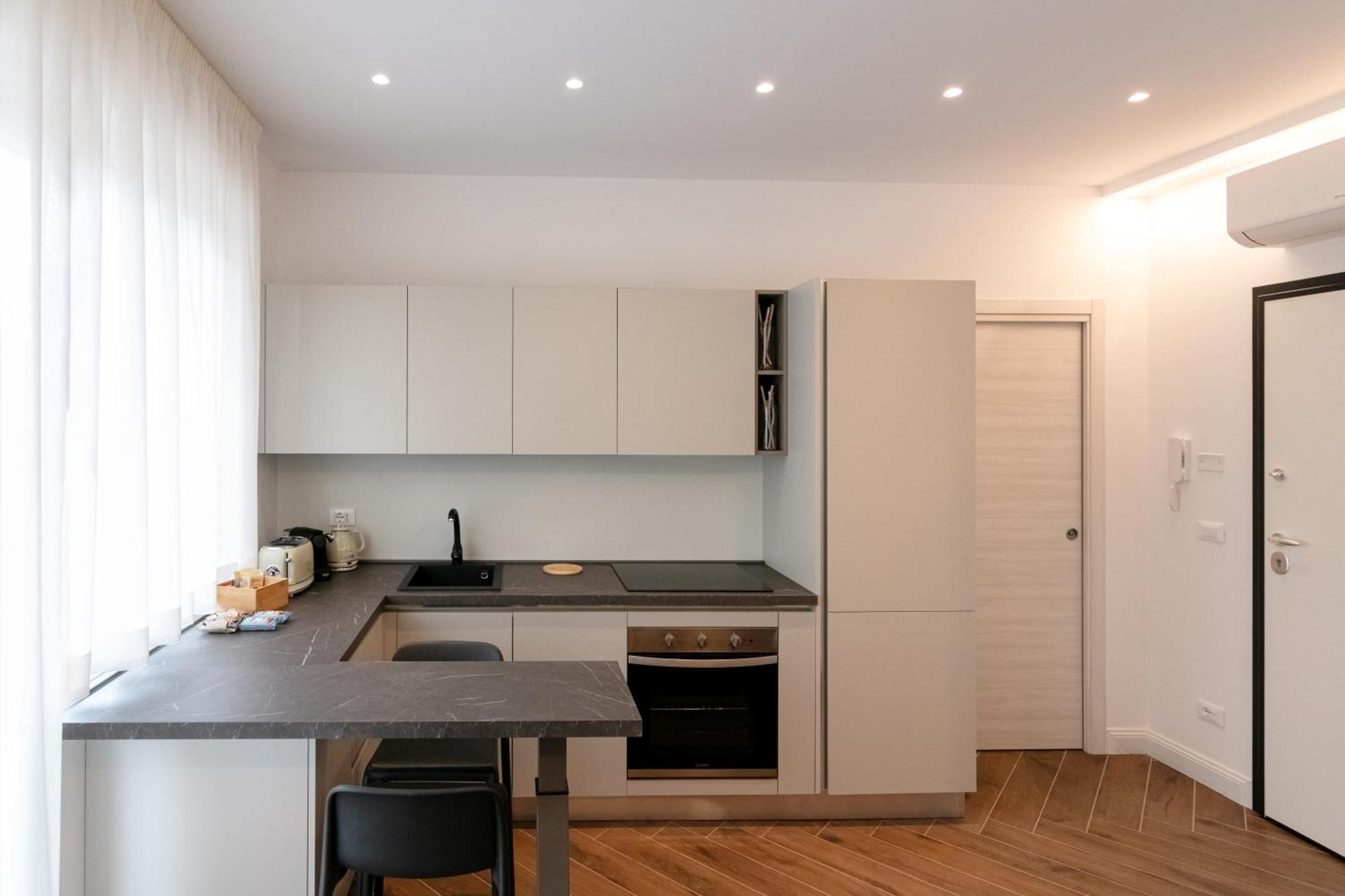 Mt Apartments Термоли Екстериор снимка