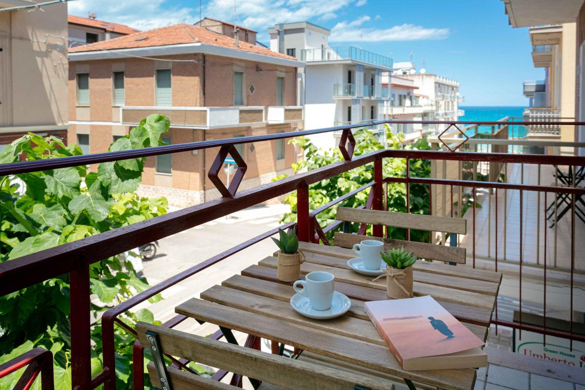Mt Apartments Термоли Екстериор снимка